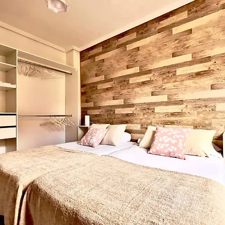 Housing La Girola Daire *